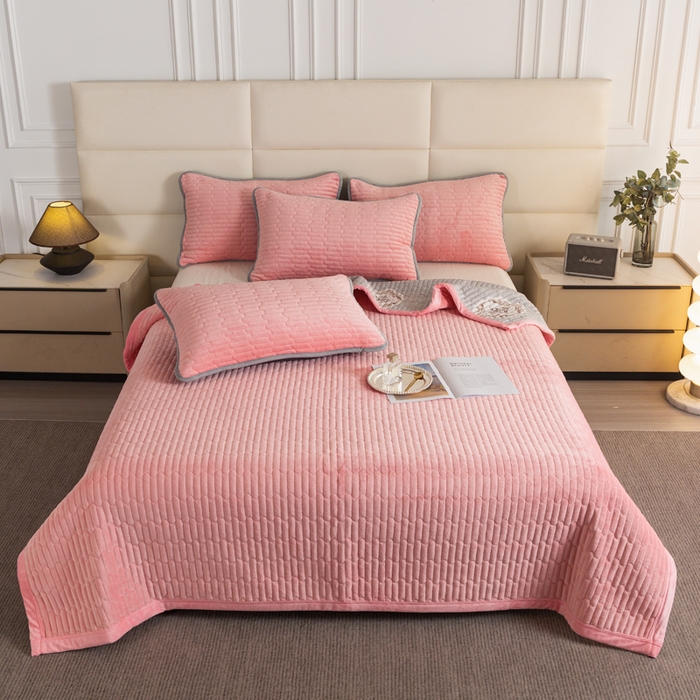 91家纺网 家纺一手货源 找家纺 梓依家纺 2025新款牛奶绒花边单床盖三件套四件套 樱花粉