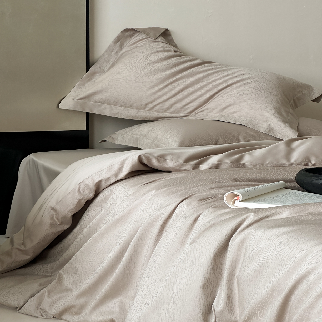 91家纺网 家纺一手货源 找家纺 （总）馨蕊家居 2025秋冬新款全棉高定典藏提花系列-流光-香槟 （非会员+20）控价不低于218/248/268