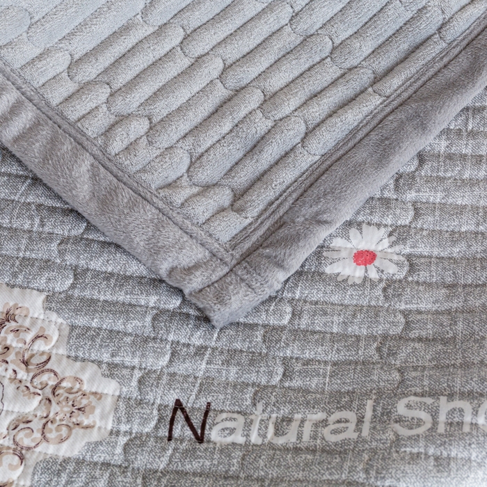 91家纺网 家纺一手货源 找家纺 梓依家纺 2025新款牛奶绒花边单床盖三件套四件套 优雅灰