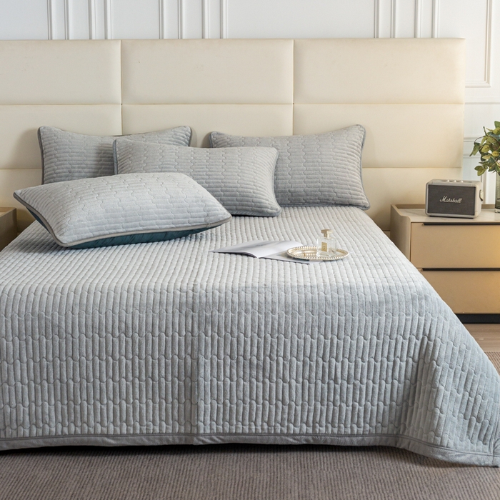 91家纺网 家纺一手货源 找家纺 梓依家纺 2025新款牛奶绒花边单床盖三件套四件套 优雅灰