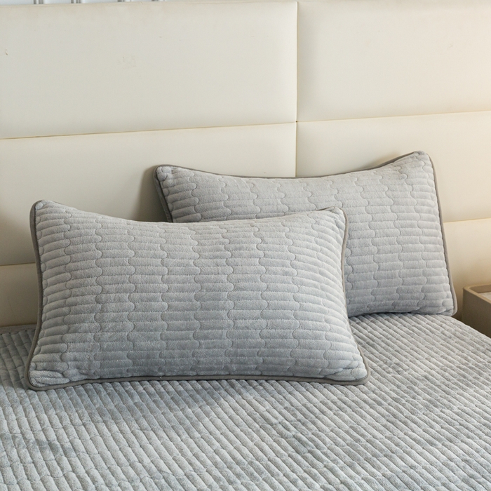 91家纺网 家纺一手货源 找家纺 梓依家纺 2025新款牛奶绒花边单床盖三件套四件套 优雅灰