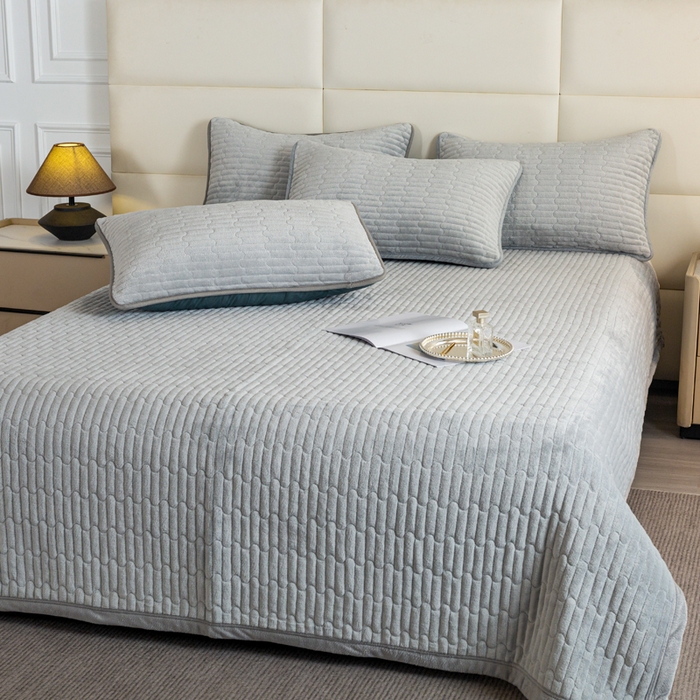 91家纺网 家纺一手货源 找家纺 梓依家纺 2025新款牛奶绒花边单床盖三件套四件套 优雅灰