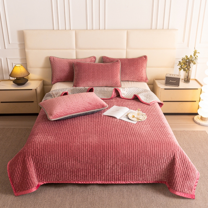 91家纺网 家纺一手货源 找家纺 梓依家纺 2025新款牛奶绒花边单床盖三件套四件套 砖红色