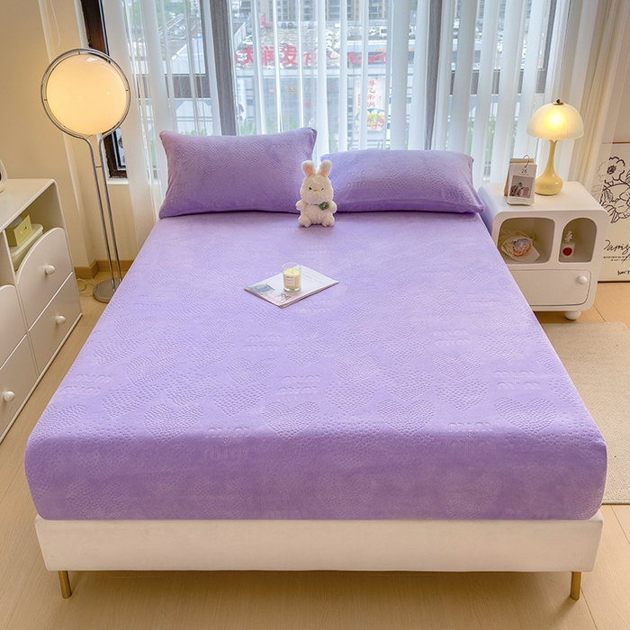 91家纺网 家纺一手货源 找家纺 摩妮卡 2025新款小清新雕花牛奶绒床笠单床笠床笠三件套 莫妮紫