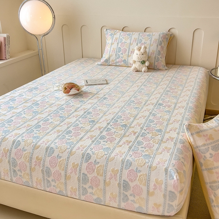 91家纺网 家纺一手货源 找家纺 （总）摩妮卡 2025新款小清新雕花牛奶绒床笠单床笠床笠三件套