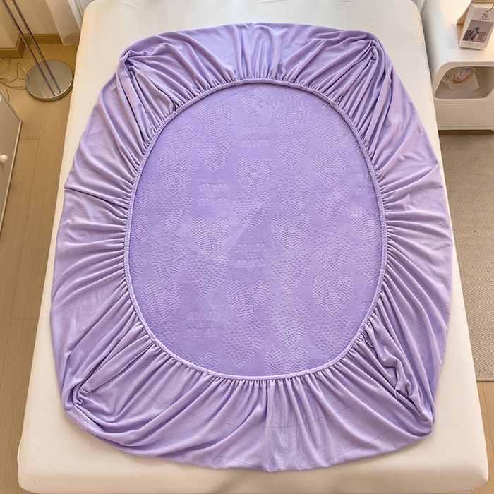 91家纺网 家纺一手货源 找家纺 摩妮卡 2025新款小清新雕花牛奶绒床笠单床笠床笠三件套 莫妮紫