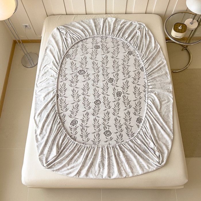 91家纺网 家纺一手货源 找家纺 摩妮卡 2025新款小清新雕花牛奶绒床笠单床笠床笠三件套 朵缇-灰