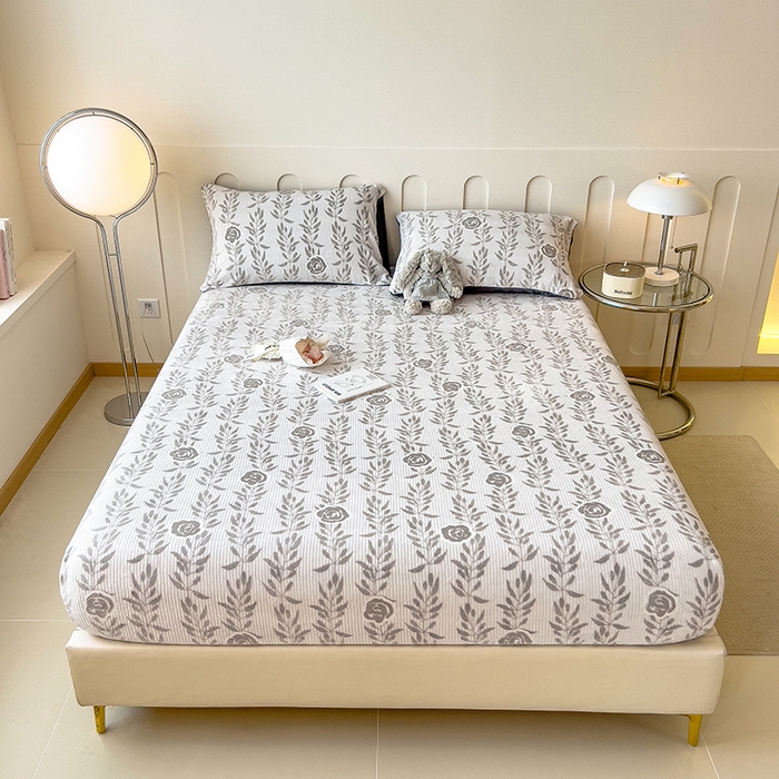 91家纺网 家纺一手货源 找家纺 摩妮卡 2025新款小清新雕花牛奶绒床笠单床笠床笠三件套 朵缇-灰