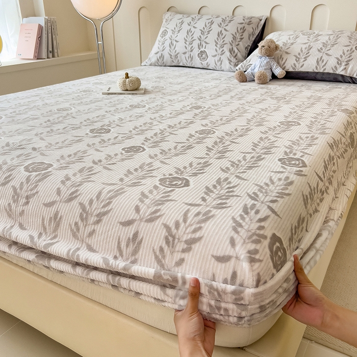 摩妮卡 2025新款小清新雕花牛奶绒床笠单床笠床笠三件套 朵缇-灰