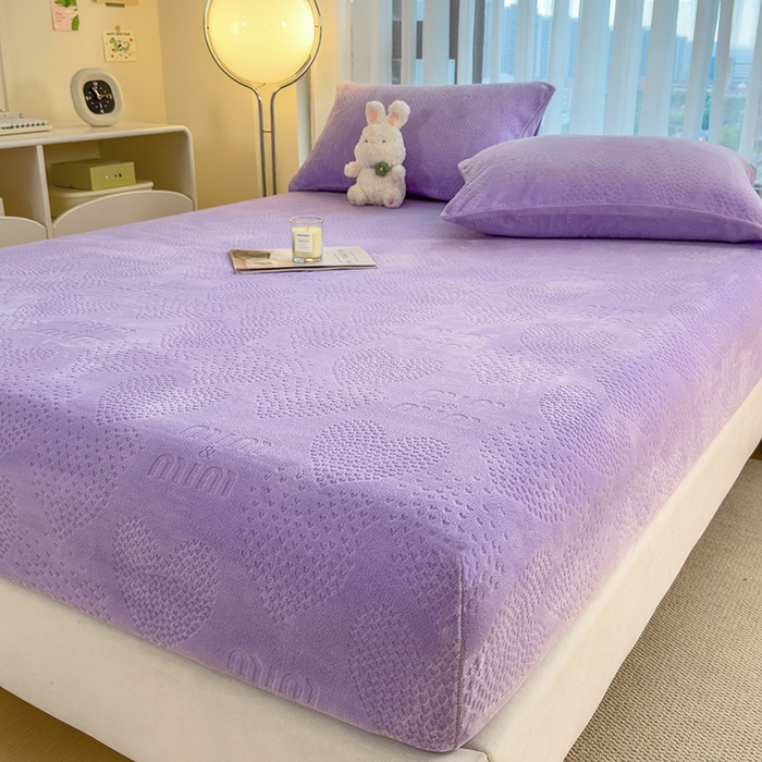 91家纺网 家纺一手货源 找家纺 摩妮卡 2025新款小清新雕花牛奶绒床笠单床笠床笠三件套 莫妮紫