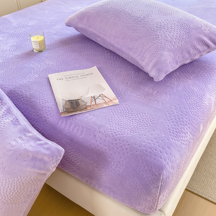 91家纺网 家纺一手货源 找家纺 摩妮卡 2025新款小清新雕花牛奶绒床笠单床笠床笠三件套 莫妮紫