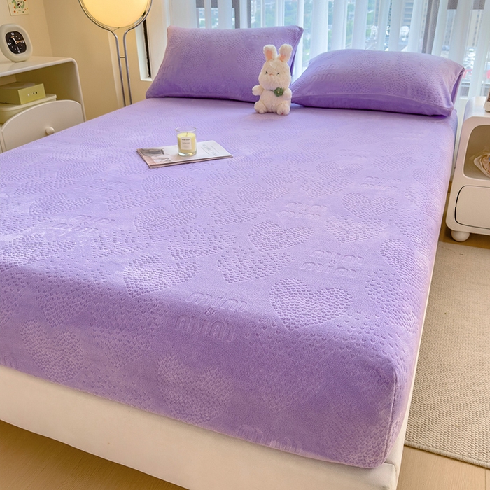 91家纺网 家纺一手货源 找家纺 摩妮卡 2025新款小清新雕花牛奶绒床笠单床笠床笠三件套 莫妮紫