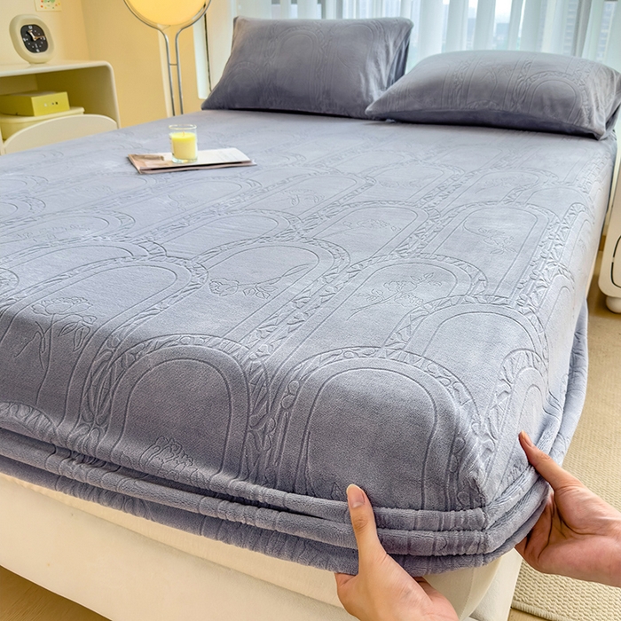 摩妮卡 2025新款小清新雕花牛奶绒床笠单床笠床笠三件套 宝莉蓝