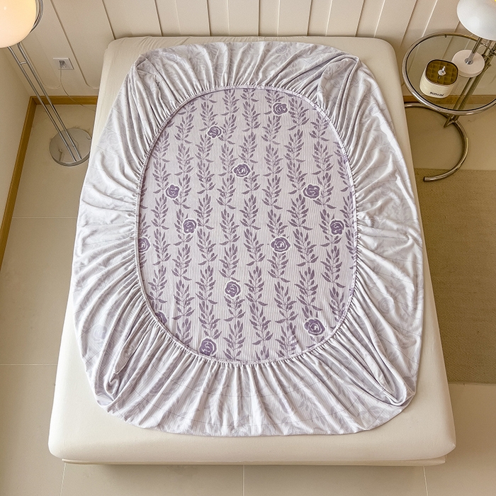 91家纺网 家纺一手货源 找家纺 摩妮卡 2025新款小清新雕花牛奶绒床笠单床笠床笠三件套 朵缇-紫