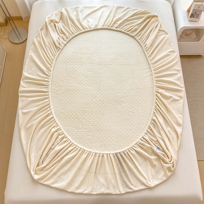 91家纺网 家纺一手货源 找家纺 摩妮卡 2025新款小清新雕花牛奶绒床笠单床笠床笠三件套 叶语白