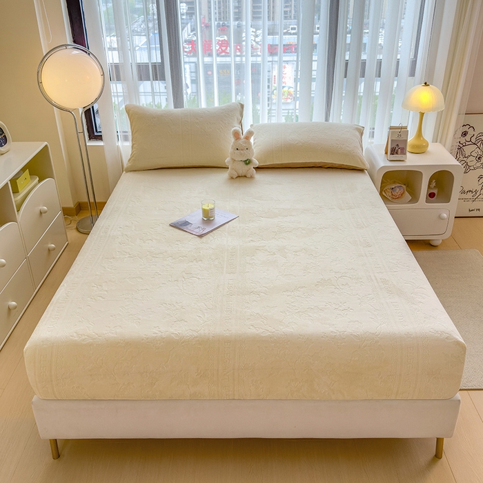 91家纺网 家纺一手货源 找家纺 摩妮卡 2025新款小清新雕花牛奶绒床笠单床笠床笠三件套 格雷西白