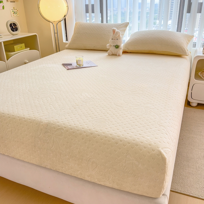 91家纺网 家纺一手货源 找家纺 摩妮卡 2025新款小清新雕花牛奶绒床笠单床笠床笠三件套 叶语白