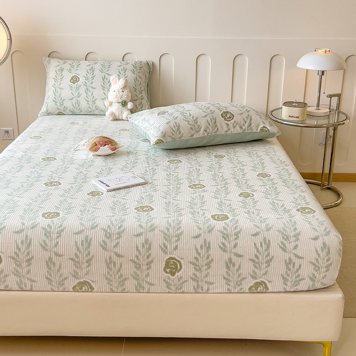 91家纺网 家纺一手货源 找家纺 摩妮卡 2025新款小清新雕花牛奶绒床笠单床笠床笠三件套 朵缇-绿