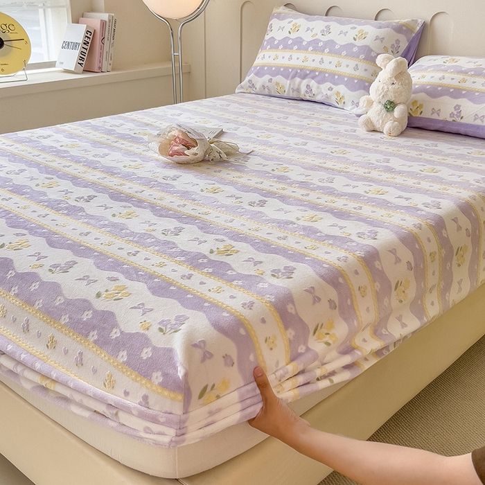 91家纺网 家纺一手货源 找家纺 摩妮卡 2025新款小清新雕花牛奶绒床笠单床笠床笠三件套 美兮浅香