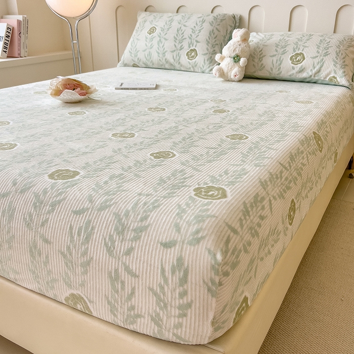 91家纺网 家纺一手货源 找家纺 摩妮卡 2025新款小清新雕花牛奶绒床笠单床笠床笠三件套 朵缇-绿