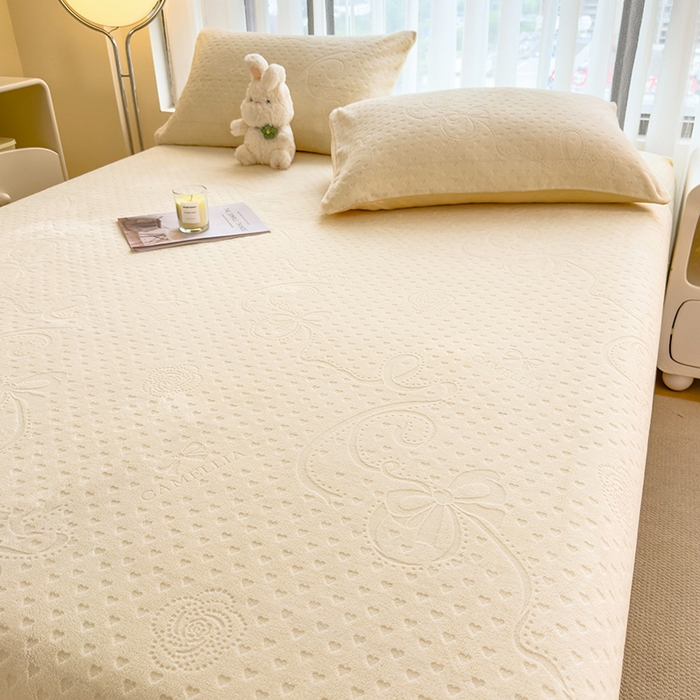 91家纺网 家纺一手货源 找家纺 摩妮卡 2025新款小清新雕花牛奶绒床笠单床笠床笠三件套 叶语白