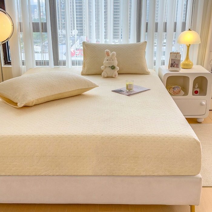 91家纺网 家纺一手货源 找家纺 摩妮卡 2025新款小清新雕花牛奶绒床笠单床笠床笠三件套 叶语白