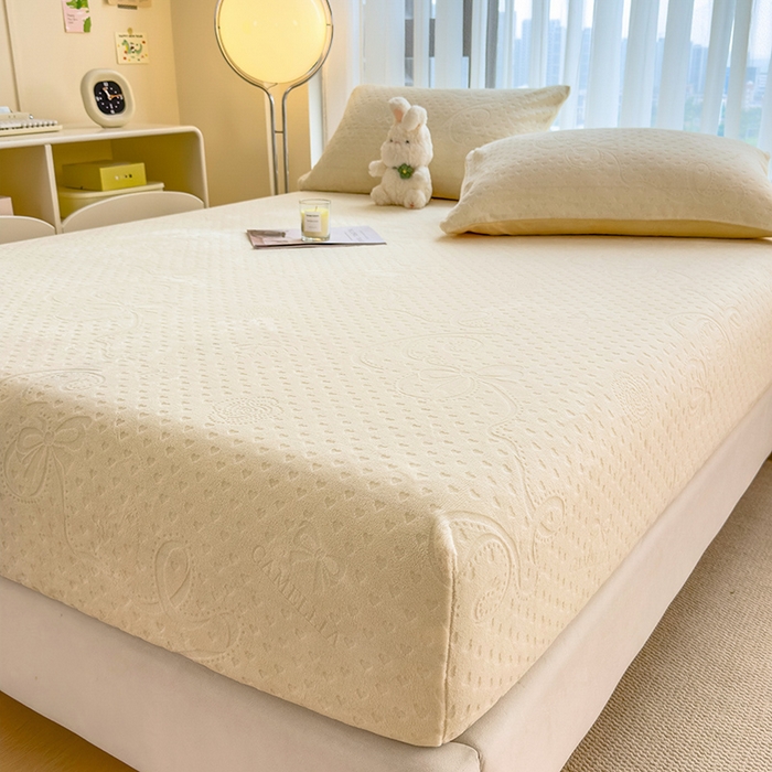 91家纺网 家纺一手货源 找家纺 摩妮卡 2025新款小清新雕花牛奶绒床笠单床笠床笠三件套 叶语白