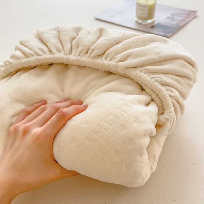 91家纺网 家纺一手货源 找家纺 摩妮卡 2025新款小清新雕花牛奶绒床笠单床笠床笠三件套 叶语白