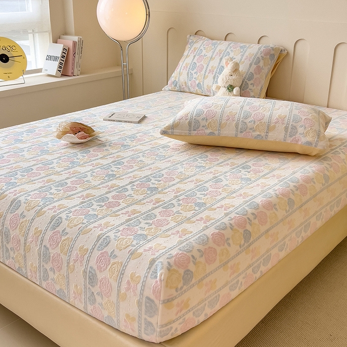 91家纺网 家纺一手货源 找家纺 摩妮卡 2025新款小清新雕花牛奶绒床笠单床笠床笠三件套 春派