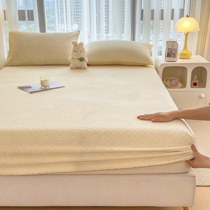 91家纺网 家纺一手货源 找家纺 摩妮卡 2025新款小清新雕花牛奶绒床笠单床笠床笠三件套 叶语白