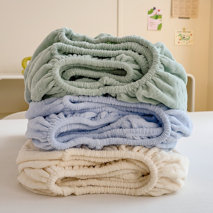 91家纺网 家纺一手货源 找家纺 摩妮卡 2025新款小清新雕花牛奶绒床笠单床笠床笠三件套 组合图仅供展示不可下单