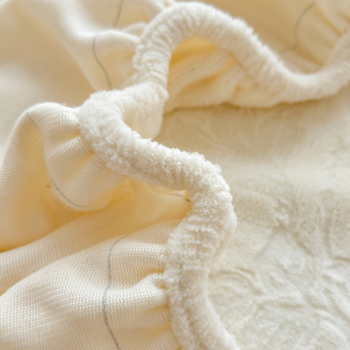 91家纺网 家纺一手货源 找家纺 摩妮卡 2025新款小清新雕花牛奶绒床笠单床笠床笠三件套 格雷西白