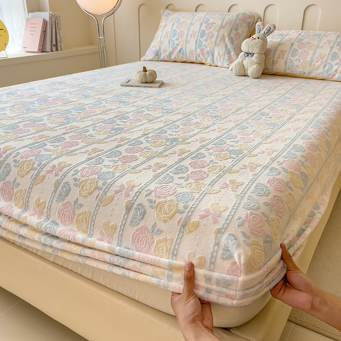 摩妮卡 2025新款小清新雕花牛奶绒床笠单床笠床笠三件套 春派