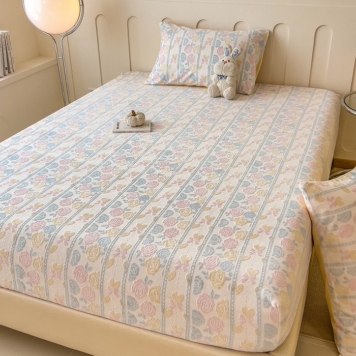 91家纺网 家纺一手货源 找家纺 摩妮卡 2025新款小清新雕花牛奶绒床笠单床笠床笠三件套 春派