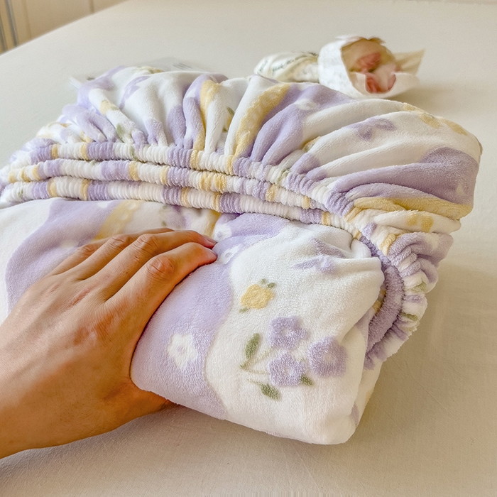 91家纺网 家纺一手货源 找家纺 摩妮卡 2025新款小清新雕花牛奶绒床笠单床笠床笠三件套 美兮浅香