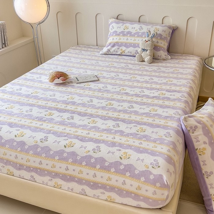 91家纺网 家纺一手货源 找家纺 摩妮卡 2025新款小清新雕花牛奶绒床笠单床笠床笠三件套 美兮浅香