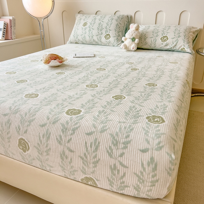 91家纺网 家纺一手货源 找家纺 摩妮卡 2025新款小清新雕花牛奶绒床笠单床笠床笠三件套 朵缇-绿