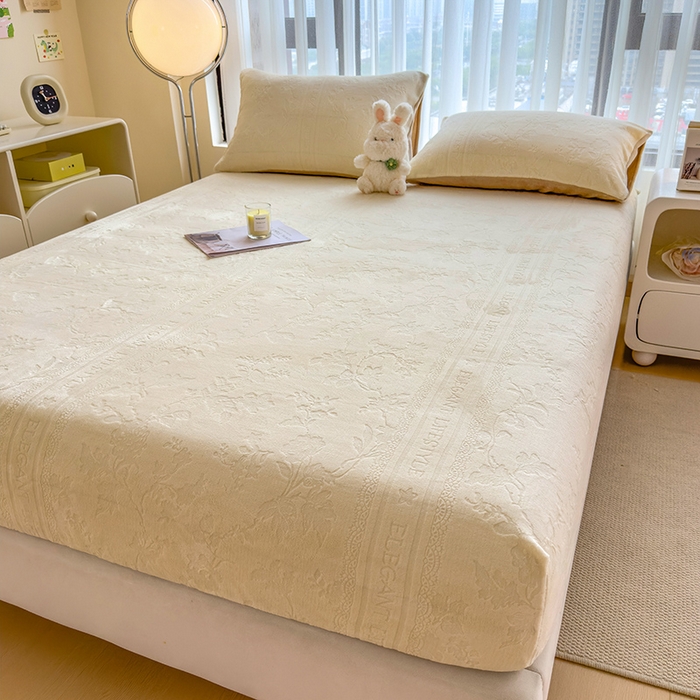 91家纺网 家纺一手货源 找家纺 摩妮卡 2025新款小清新雕花牛奶绒床笠单床笠床笠三件套 格雷西白