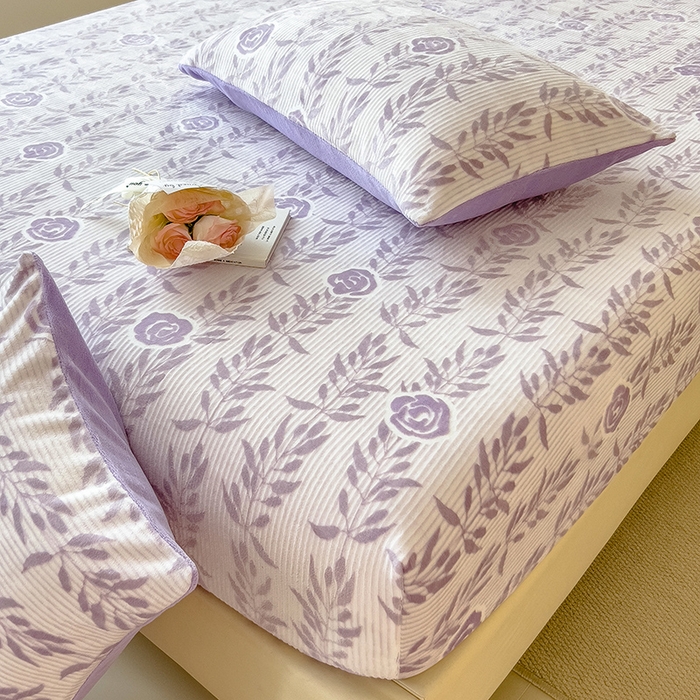 91家纺网 家纺一手货源 找家纺 摩妮卡 2025新款小清新雕花牛奶绒床笠单床笠床笠三件套 朵缇-紫