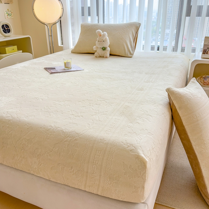 91家纺网 家纺一手货源 找家纺 摩妮卡 2025新款小清新雕花牛奶绒床笠单床笠床笠三件套 格雷西白