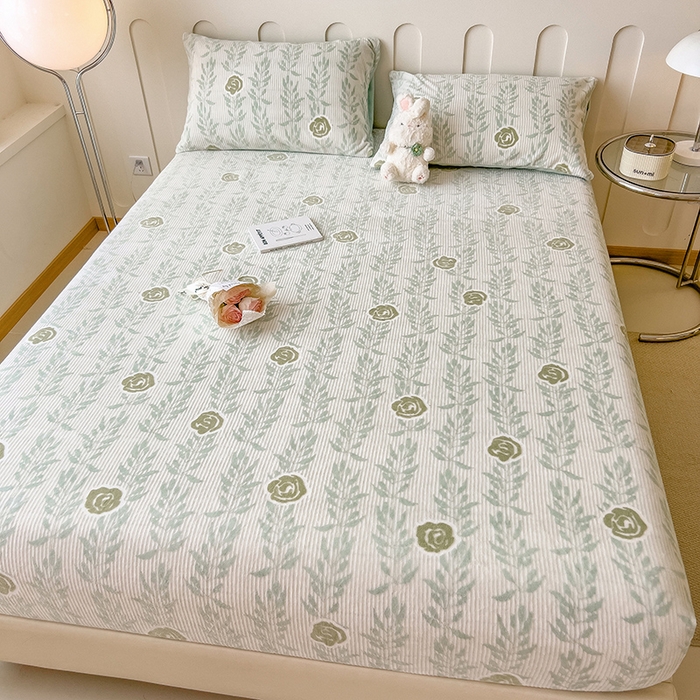 91家纺网 家纺一手货源 找家纺 摩妮卡 2025新款小清新雕花牛奶绒床笠单床笠床笠三件套 朵缇-绿