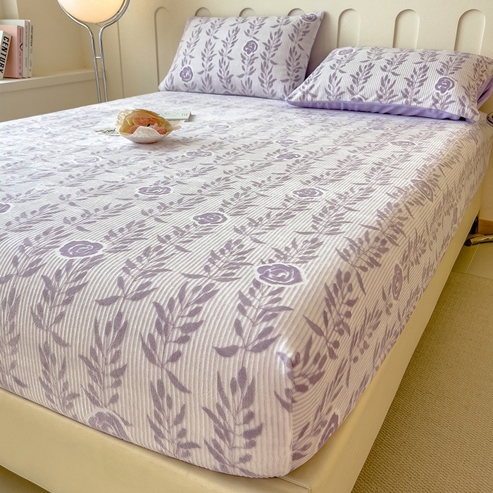 91家纺网 家纺一手货源 找家纺 摩妮卡 2025新款小清新雕花牛奶绒床笠单床笠床笠三件套 朵缇-紫