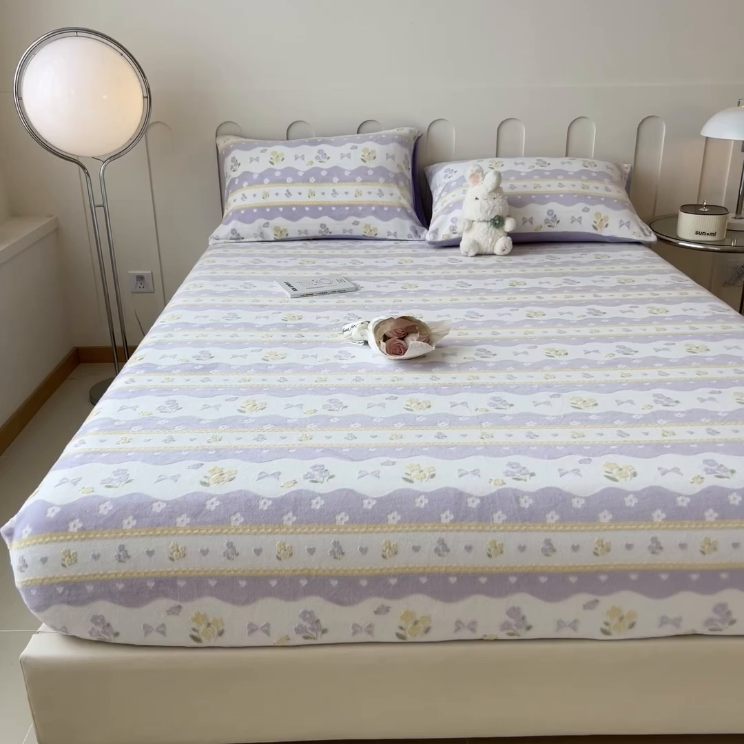 91家纺网 家纺一手货源 找家纺 摩妮卡 2025新款小清新雕花牛奶绒床笠单床笠床笠三件套 美兮浅香