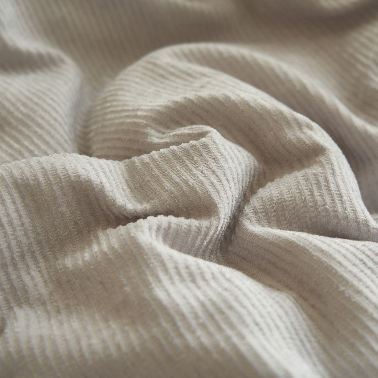 91家纺网 家纺一手货源 找家纺 子由家居 2025新款家居雪尼尔植绒大豆被 雪尼尔-浅灰