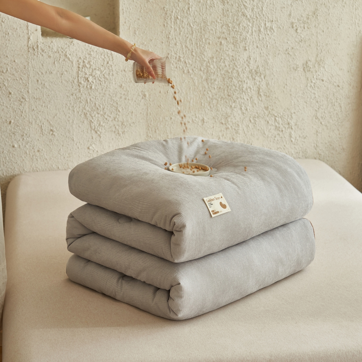 91家纺网 家纺一手货源 找家纺 子由家居 2025新款家居雪尼尔植绒大豆被 雪尼尔-浅灰