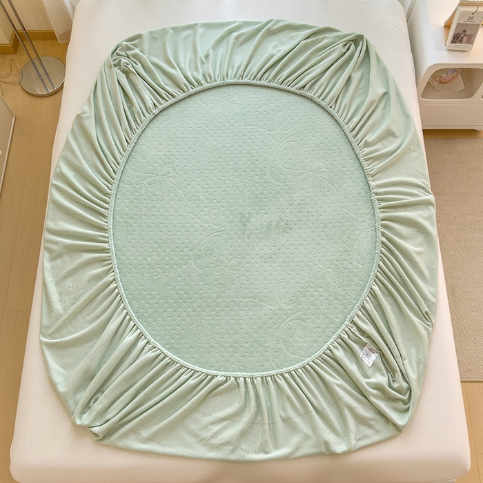 91家纺网 家纺一手货源 找家纺 摩妮卡 2025新款小清新雕花牛奶绒床笠单床笠床笠三件套 凯撒绿