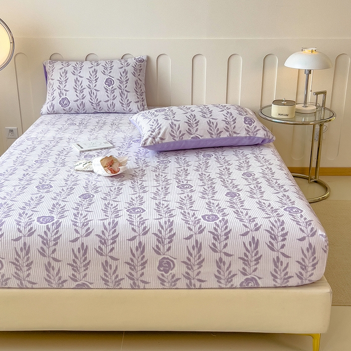 91家纺网 家纺一手货源 找家纺 摩妮卡 2025新款小清新雕花牛奶绒床笠单床笠床笠三件套 朵缇-紫