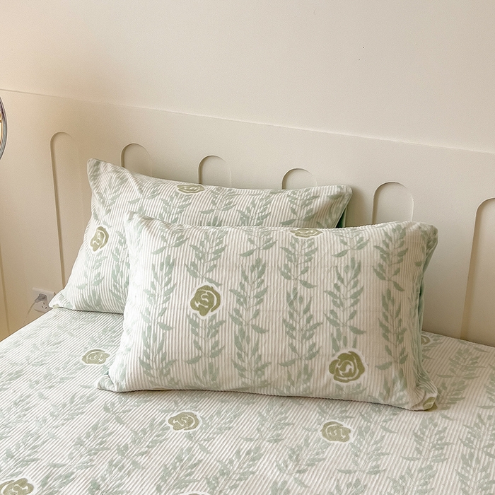 91家纺网 家纺一手货源 找家纺 摩妮卡 2025新款小清新雕花牛奶绒床笠单床笠床笠三件套 朵缇-绿