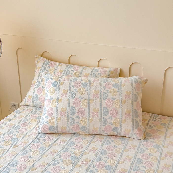 91家纺网 家纺一手货源 找家纺 （总）摩妮卡 2025新款小清新雕花牛奶绒床笠单床笠床笠三件套