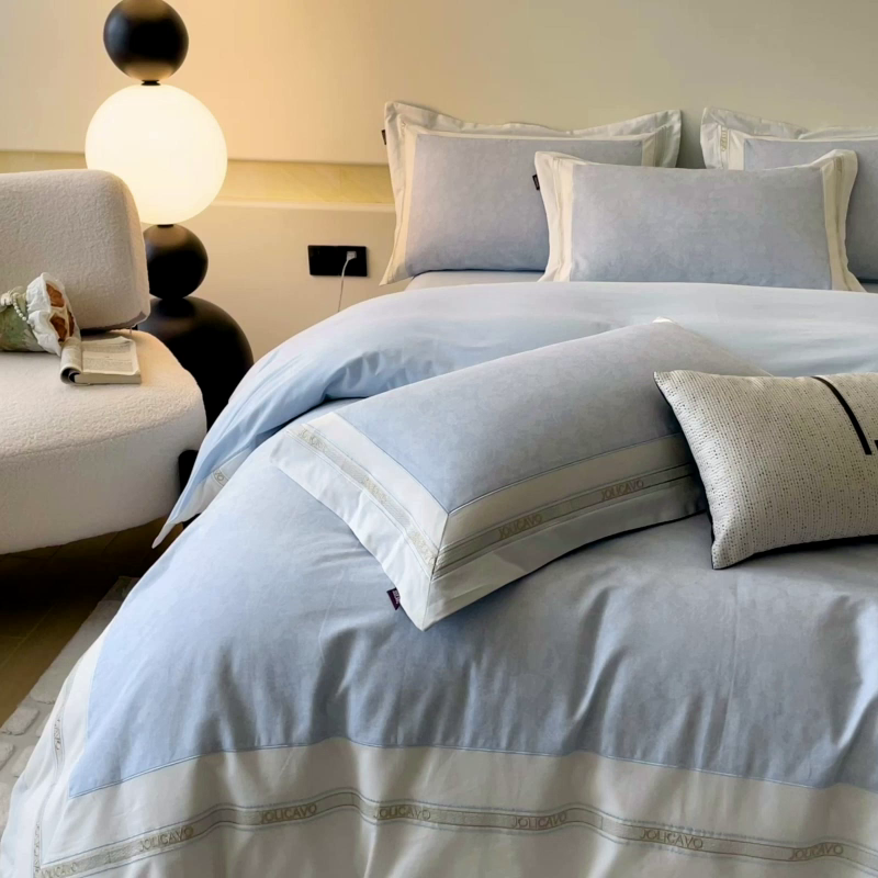 91家纺网 家纺一手货源 找家纺 2025年新款秋冬加厚A类全棉磨毛双面保暖四件套纯棉数码印花全工艺刺绣轻奢风床上用品 香颂蓝